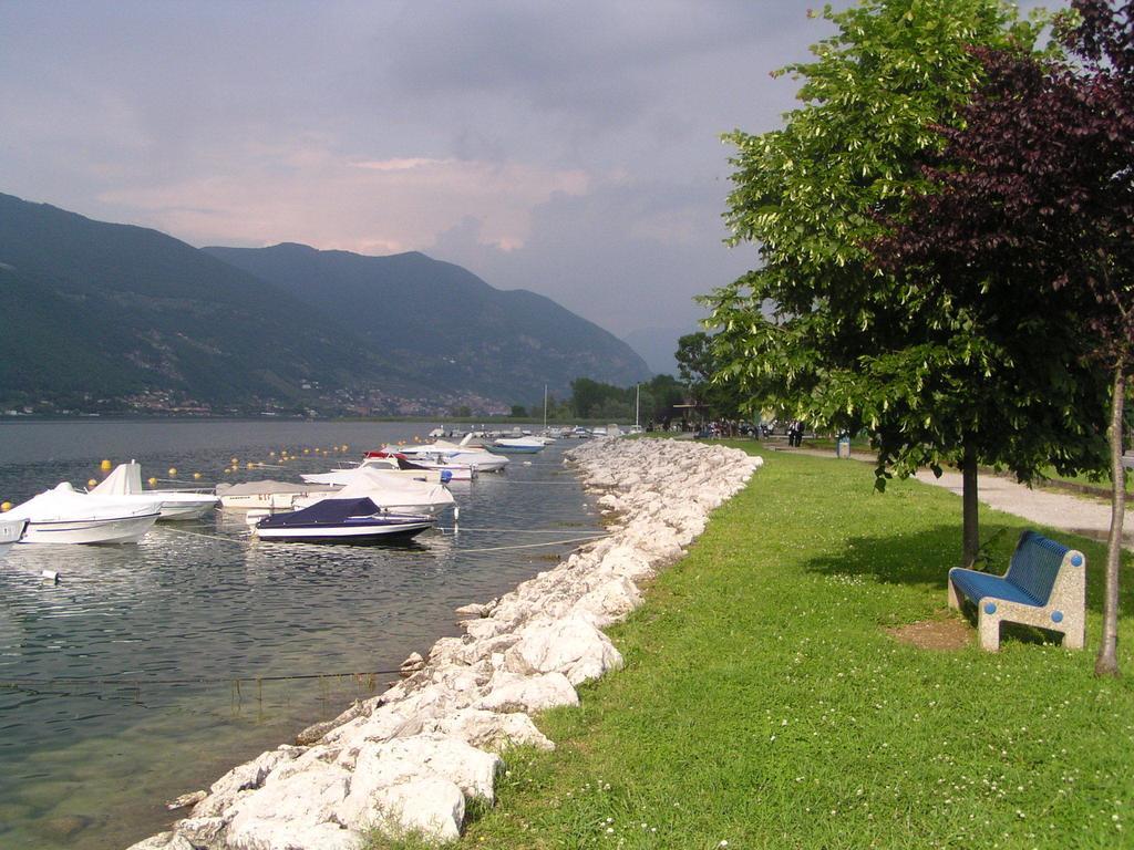 B&B Aria Di Lago Паратико Экстерьер фото