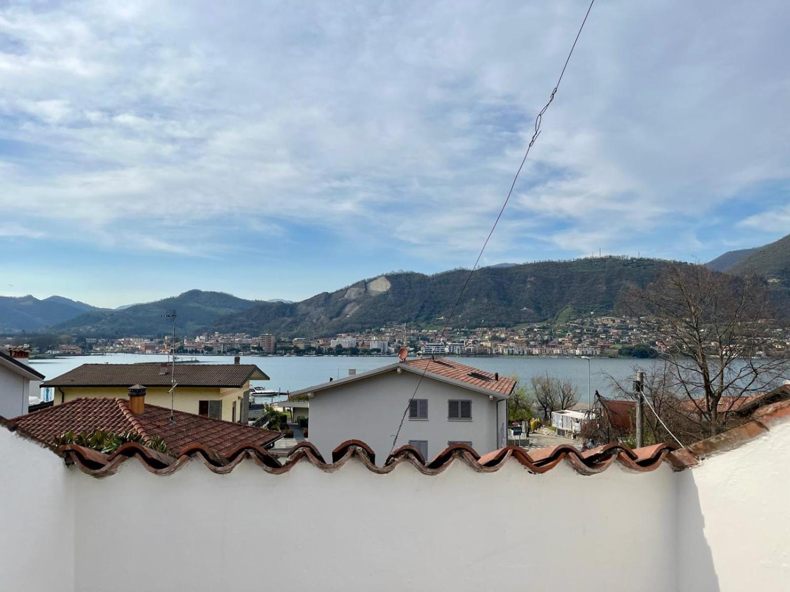 B&B Aria Di Lago Паратико Экстерьер фото